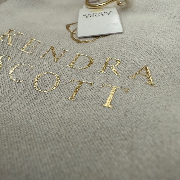 NWT Kendra Scott Emilie Double Band Ring w/Dichroic Glass Stone size 6 - Picture 4 of 7